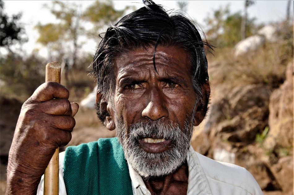 ಹರಿದ ಅಂಗಿಯ ಮುದುಕ ತೋಡಿದ ಏಳು ಪುಣ್ಯದ ಕೆರೆಗಳು