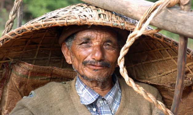 ಹೊತ್ತು ಮಾರುವವರು:ಒಂದು ಪ್ರಬಂಧ