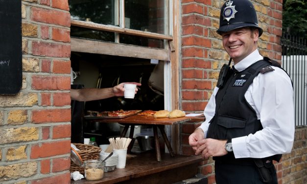 ಇಂಗ್ಲೆಂಡಿನ ಪೋಲೀಸರ ಕರ್ತವ್ಯಗಳೂ ಮತ್ತು ಕಷ್ಟಸುಖಗಳೂ