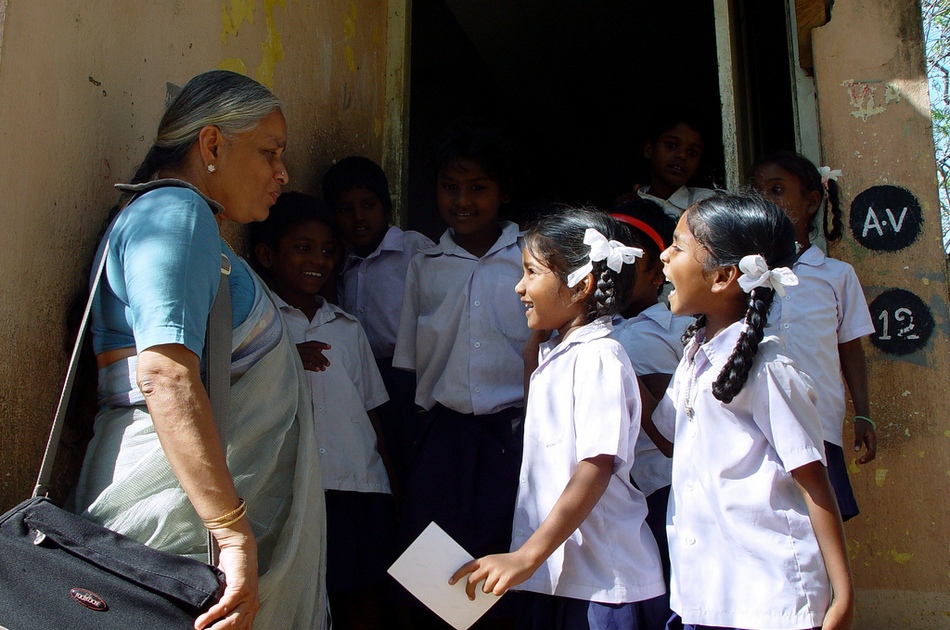 ಗೋಡೆ ಹಾರುತ್ತಿದ್ದ ಗೆಳತಿಯರು: ರೂಪಶ್ರೀ  ಅಂಕಣ