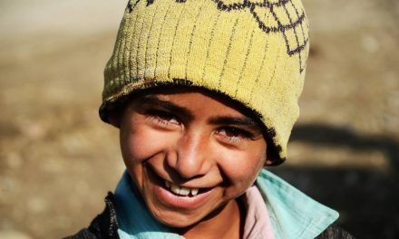 ಕಾಶ್ಮೀರದ ಚರಾರ್ ಎ ಶರೀಫ್ ಬಳಿ ಕಥೆಗಾರ ಅಬ್ದುಲ್ ರಶೀದ್ ತೆಗೆದ  ಚಿತ್ರ