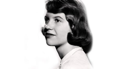 ಮುಚ್ಚಿದ ಖಾಲಿ ಬಾಗಿಲು, ಗಾಜಿನ ಚೌಕದಲ್ಲಿ ಇಷ್ಟಗಲ ಆಕಾಶ, ಪೈನ್ ಮರಗಳ ಮೊನಚು