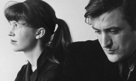 ಇದ್ದಿಲಾಗಿ ಆಕಾಶದಲ್ಲಿ ಹಾರಾಡುವ ಸುಟ್ಟ ಕಾಗದದ ಚೂರುಗಳು…