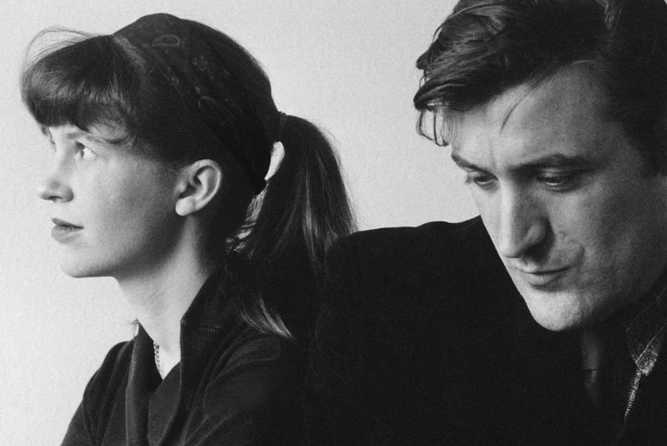 ಇದ್ದಿಲಾಗಿ ಆಕಾಶದಲ್ಲಿ ಹಾರಾಡುವ ಸುಟ್ಟ ಕಾಗದದ ಚೂರುಗಳು…