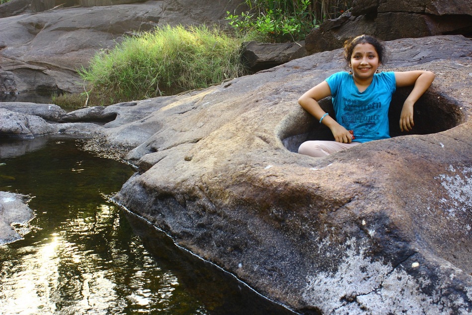 ದೇವರ ಗುಂಡಿಯಲ್ಲಿ ಬಿಸಿಲಿಗೂ ಮಳೆಯ ನೆನಪಿತ್ತು: ಪ್ರಸಾದ್ ಶೆಣೈ ಮಾಳ ಕಥಾನಕ
