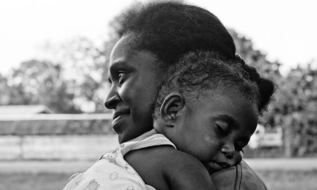 ಅಮ್ಮಂದಿರ ತೋಳ ಕೂಸುಗಳು: ಡಾ. ವಿನತೆ ಶರ್ಮಾ ಅಂಕಣ.