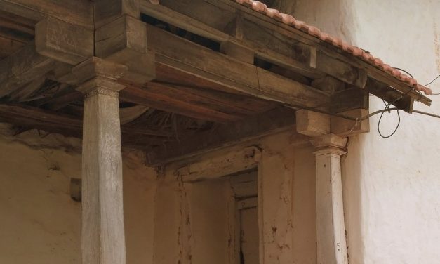 ಚಿಕ್ಕಮನೆಯಲ್ಲಿ ಚಕ್ಕೆ ತುಂಬಿದೆ!: ಎಂ ಆರ್ ಕಮಲಾ ಬರೆದ ಪ್ರಬಂಧ