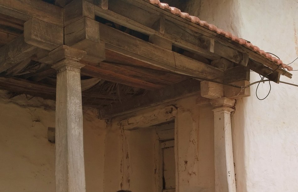 ಚಿಕ್ಕಮನೆಯಲ್ಲಿ ಚಕ್ಕೆ ತುಂಬಿದೆ!: ಎಂ ಆರ್ ಕಮಲಾ ಬರೆದ ಪ್ರಬಂಧ