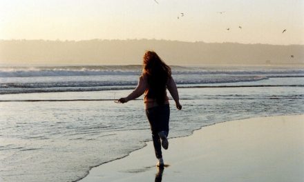 ಕರೆವ ಕಡಲಿನ ಹಿಂದೆ ಹಿಂದೆ: ವಿನತೆ ಶರ್ಮಾ ಅಂಕಣ