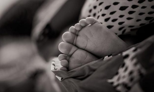 ಅಳುವ ಕಂದನಿಗಾಗಿ.. ಅತ್ತಿತ್ತ ನೋಡುತ್ತಾ…: ಶ್ರೀಹರ್ಷ ಅಂಕಣ