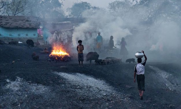 ಗಣಿಗಾರಿಕೆಯ ಧೂಳಿನಲ್ಲಿ ಕಾರ್ಮಿಕರ ಕ್ಷೇಮಾಭಿವೃದ್ಧಿ: ಶೇಷಾದ್ರಿ ಗಂಜೂರು ಅಂಕಣ