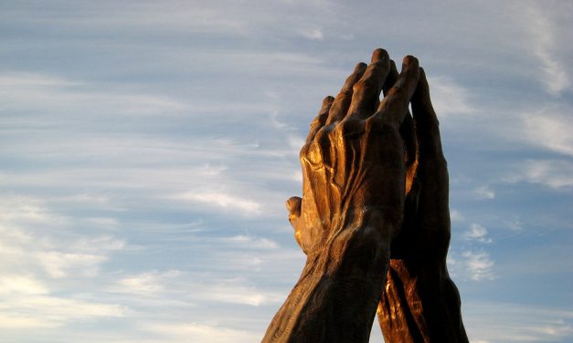 ದ್ವಂದ್ವಪೀಠದ ಮೇಲೆ ದೇವರ ನೆನೆಯುತ್ತ….