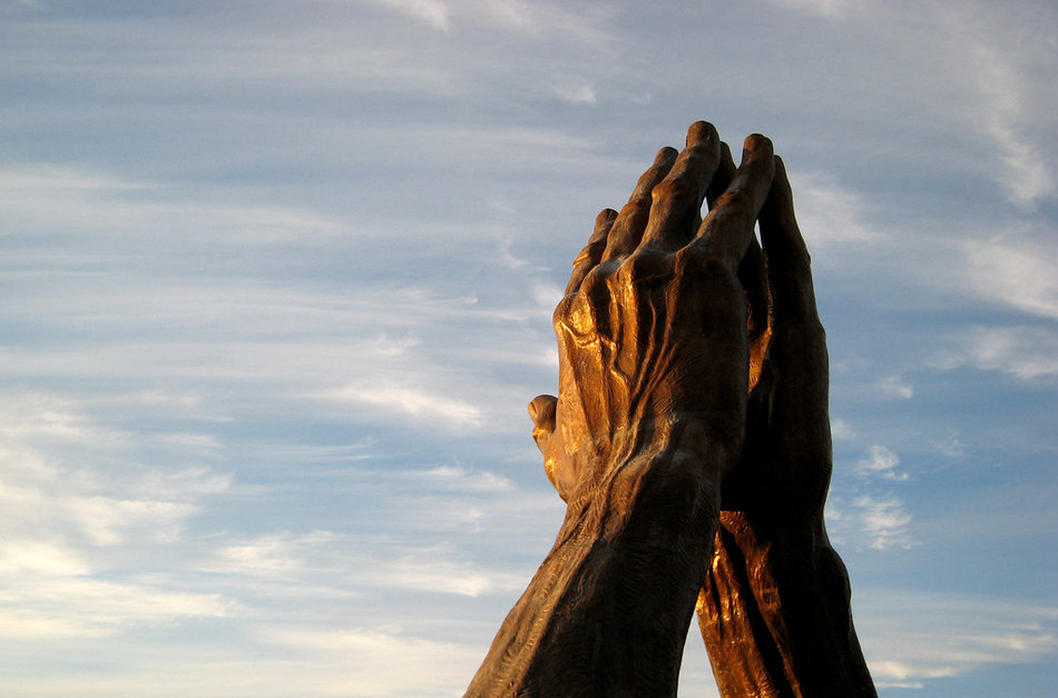 ದ್ವಂದ್ವಪೀಠದ ಮೇಲೆ ದೇವರ ನೆನೆಯುತ್ತ….