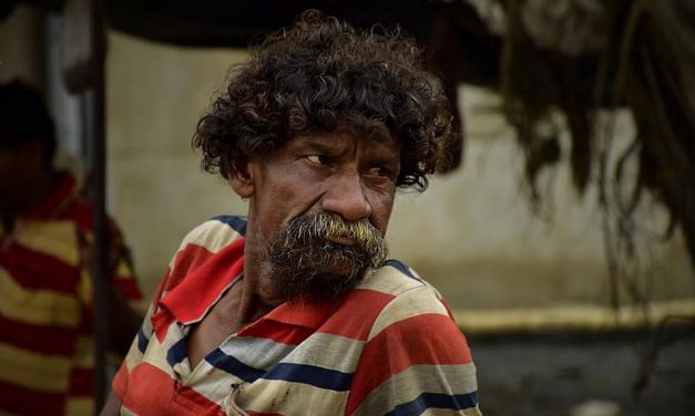 ಬೀಳುವವರನ್ನು ಕೈಹಿಡಿಯಬೇಕಾದವರು ಯಾರು?