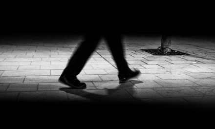 ಬಂದೂಕಿನ ನಳಿಕೆಯಲ್ಲಿ ಹೂವು ಅರಳುವುದಿಲ್ಲ: ಸುಷ್ಮಾ ರಾಘವೇಂದ್ರ ಬರೆದ ಕವಿತೆ