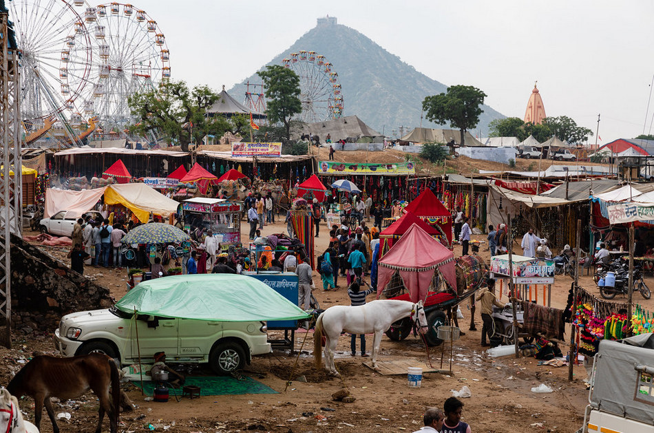 ತಗಡಿನ ಸಂದಿಯಿಂದಲೇ ರಂಗೇರಿಸುತ್ತಿದ್ದ ವಸ್ತು ಪ್ರದರ್ಶನ