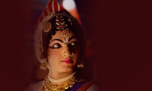 ಒಂದು ದಕ್ಷಾಧ್ವರ ಪ್ರದರ್ಶನದಲ್ಲಿ ಜಗನ್ಮಾತೆಯಾಗುವ ದಾಕ್ಷಾಯಿಣಿ