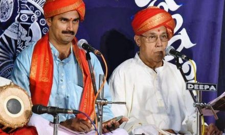 ಹಿಮ್ಮೇಳದಲ್ಲಿ ಮದ್ದಳೆ, ಖಂಜೀರ, ಪುಂಗಿ ಇತ್ಯಾದಿ