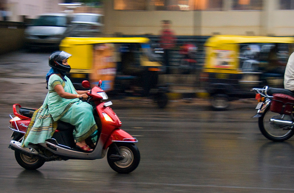 ರಾಜರಥದಲ್ಲಿ ವಿರಾಜಮಾನರಾದ ಭುವನಮ್ಮನ ಕತೆ