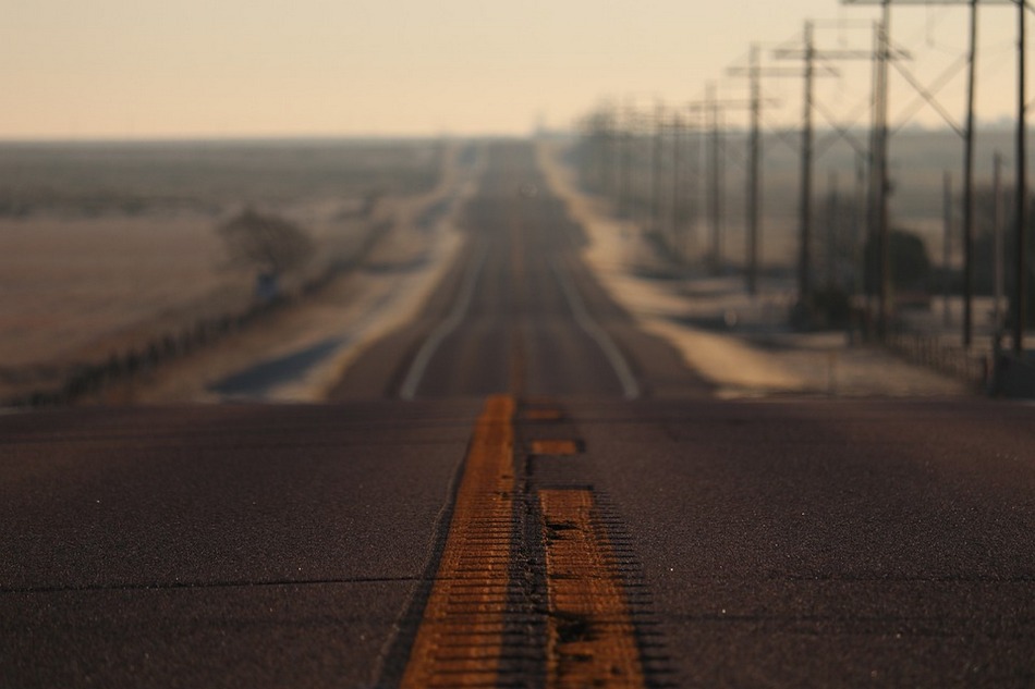 ಟಾರು ಬೀದಿಯ ಮೇಲೆ ಕಾರ್ಗಾಲ 