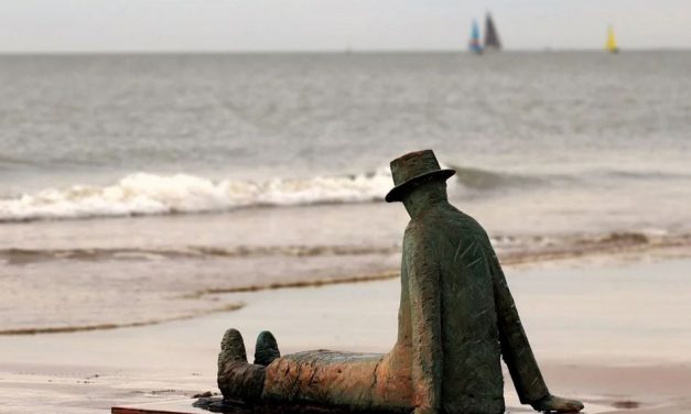 ಸುಳಿಯ ಸೆಳವಿಗೆ ಸಿಲುಕದೇ…