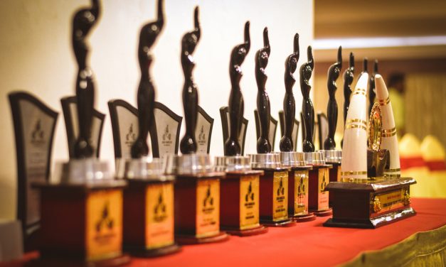 ಪುರಸ್ಕಾರ ದೊಡ್ಡದೋ ನಗದು ದೊಡ್ಡದೋ: ಒಂದು ಸಾಹಿತ್ಯಿಕ ಜಿಜ್ಞಾಸೆ