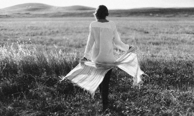 ಅವಳನ್ನು ಅನ್ಯಗ್ರದ ಏಲಿಯನ್‌ಳಂತೆ ನೋಡತೊಡಗಿದ್ದರು