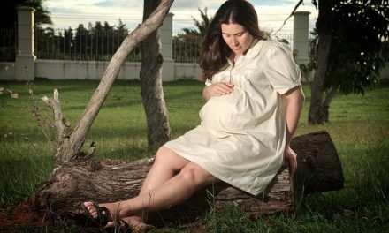 ಎಂದಿಗೂ ಹುಟ್ಟದ ಮಗುವಿಗೆ ಮೂರು ಕಿನ್ನರ ಕತೆಗಳು