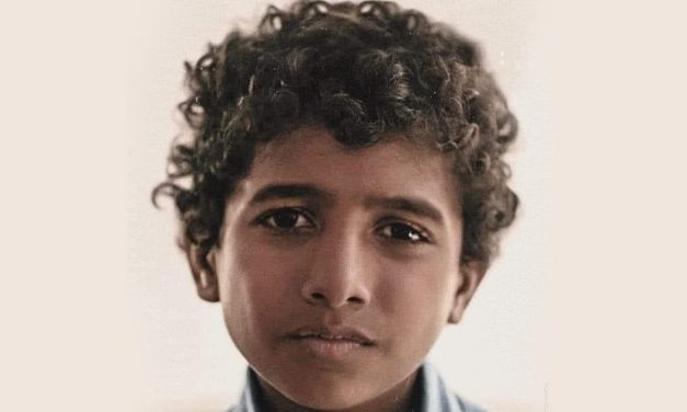 ಕಣ್ಣ ಹನಿ ಜಿನುಗಿಸುವ ಫೋಟೋ…