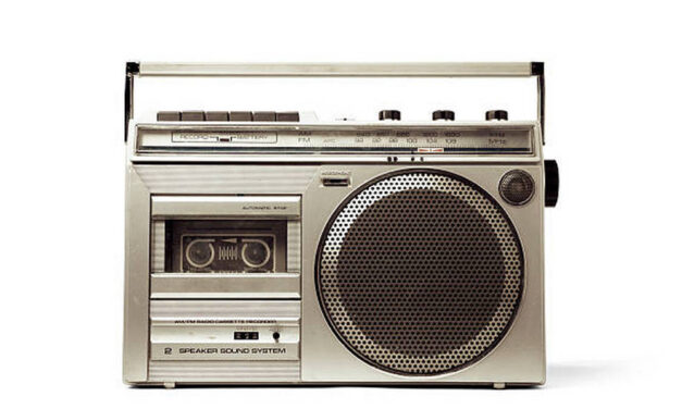 ಟೇಪ್‌ ರೆಕಾರ್ಡರ್ ವಿಥ್ ರೇಡಿಯೋ ಎಂಬ ಮಾಯಾಪೆಟ್ಟಿಗೆ: ಸುಧಾ ಆಡುಕಳ ಬರಹ