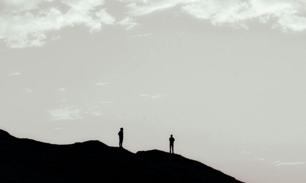 ಸ್ನೇಹ-ಸಂಬಂಧಗಳ ಮೊಕದ್ದಮೆಗಳಲ್ಲಿ ಸಾಕ್ಷಿ ಕೊಡಬೇಕಾದವರು ನಿರಪರಾಧಿಗಳೇ!: ವಿನಾಯಕ ಅರಳಸುರಳಿ ಅಂಕಣ