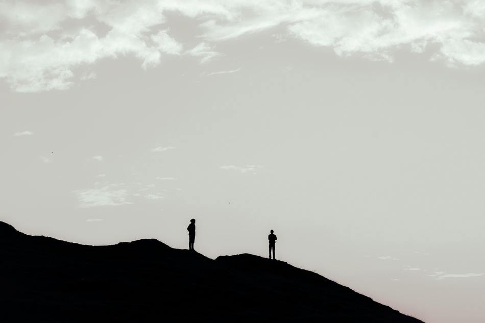 ಸ್ನೇಹ-ಸಂಬಂಧಗಳ ಮೊಕದ್ದಮೆಗಳಲ್ಲಿ ಸಾಕ್ಷಿ ಕೊಡಬೇಕಾದವರು ನಿರಪರಾಧಿಗಳೇ!: ವಿನಾಯಕ ಅರಳಸುರಳಿ ಅಂಕಣ